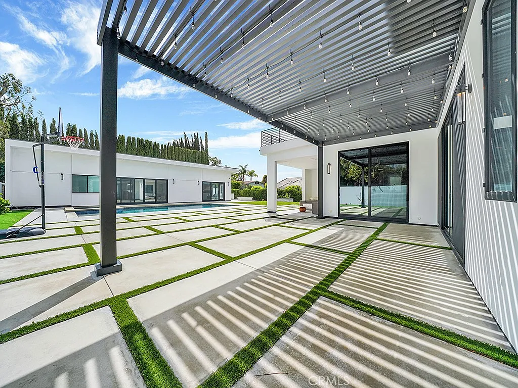 Villa Park Residential gallery image