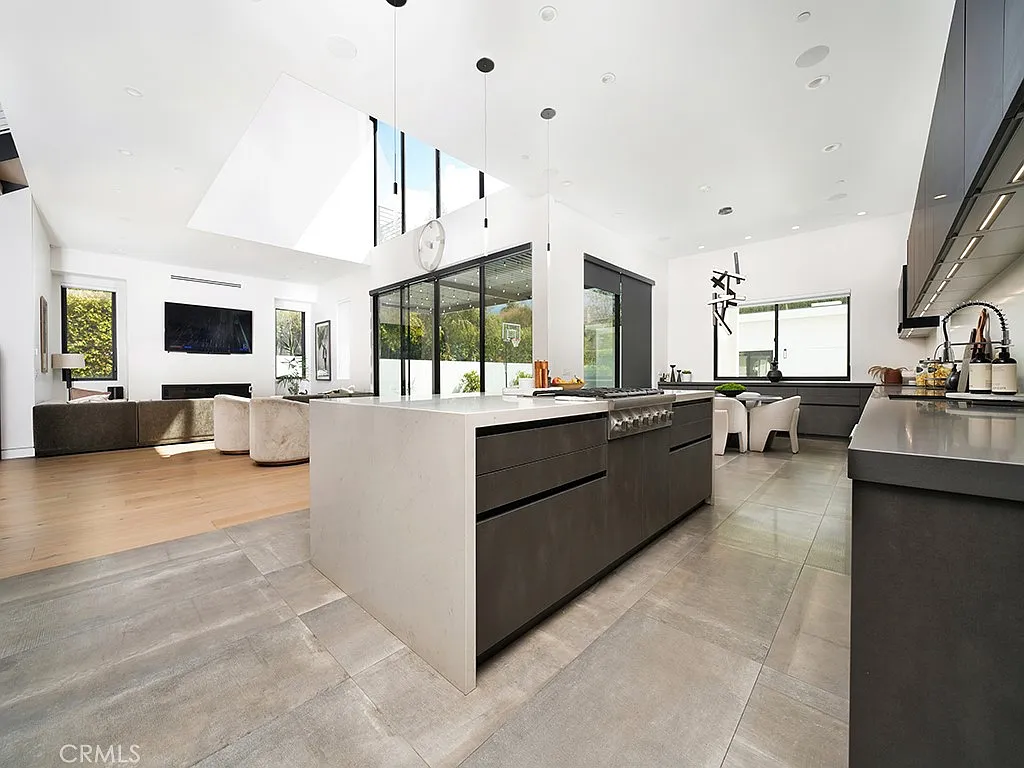 Villa Park Residential gallery image