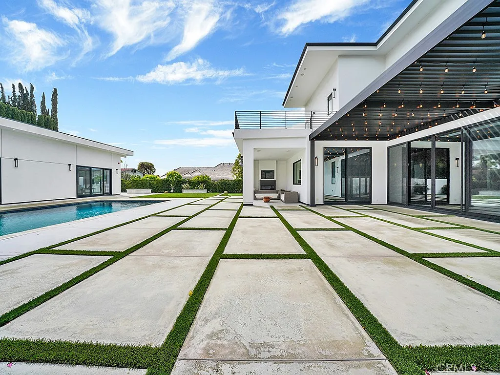 Villa Park Residential gallery image