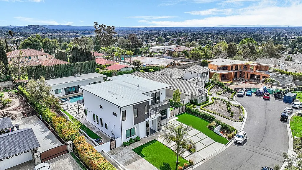 Villa Park Residential gallery image